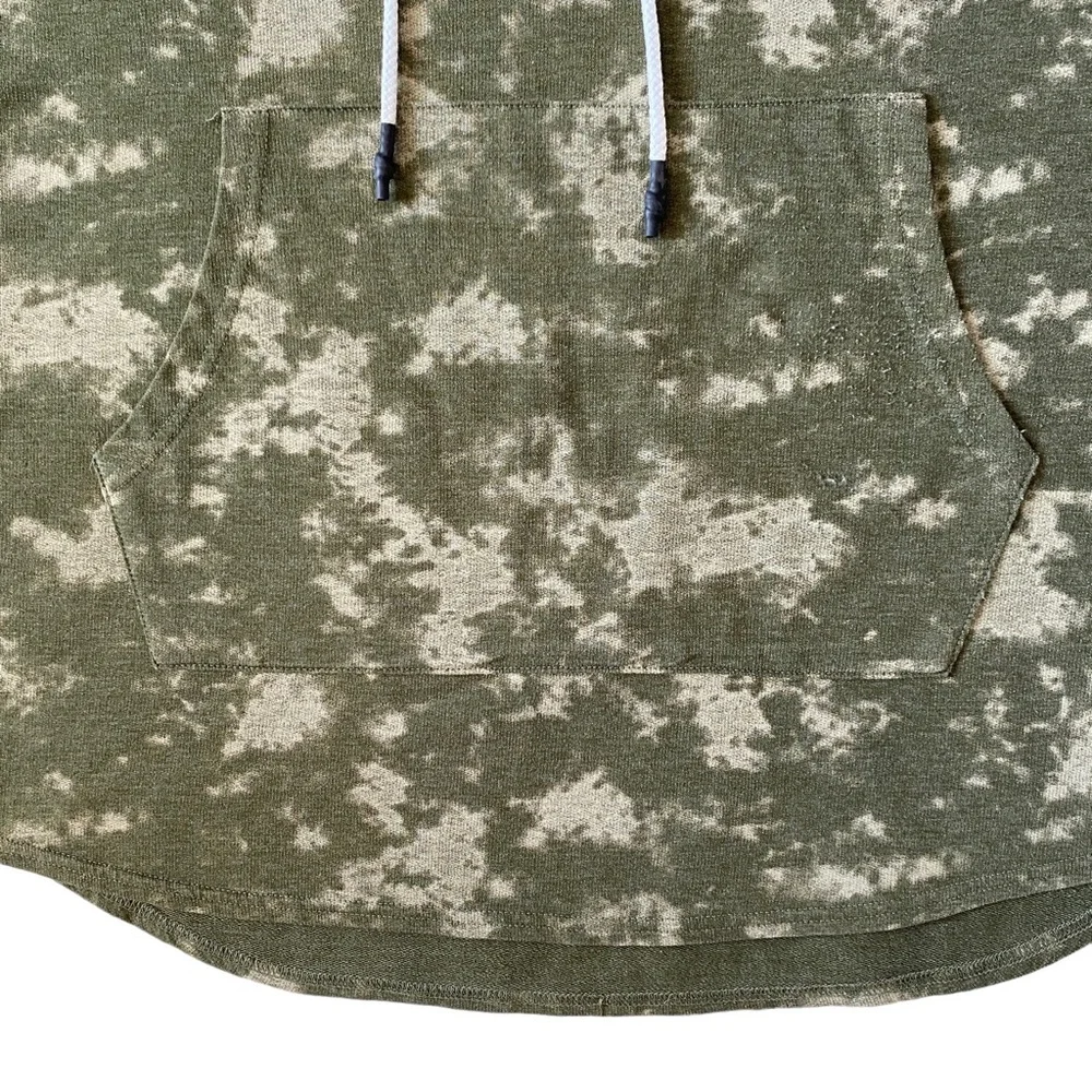 Carbon men’s large camouflage short sleeve hooded shirt with a kangaroo pocket - Picture 4 of 10